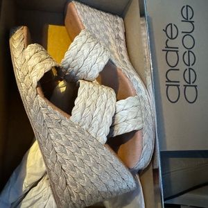 Andre Assous - new in the box - size 7